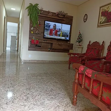 Casa A 5 Minutos A Pe Da Basilica E Da Feira Em Aparecida Villa Aparecida  Exterior photo
